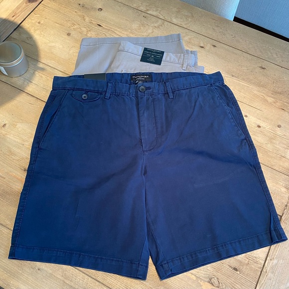 Banana Republic Lived-In chino shorts (2 pair, Grey/Navy) - Picture 8 of 8
